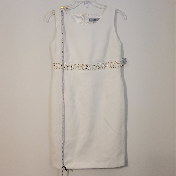 NWOT! Kasper White Sleeveless Sheath Dress Round Neckline Size 10P - Picture 3 of 8